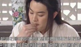 惊全娱乐圈偷听我吃瓜小说,一场意外引发的全民狂欢